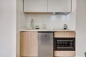 Coffee/tea maker, fridge, microwave, stovetop - w* | Distinct Loft in the Heart of Bogotá (Bogotá)