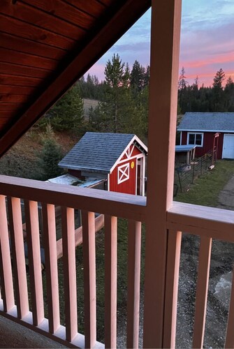 Cozy country living! 2-bedroom apartment on a small private farm