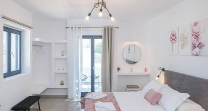 Sunny & Blue 4 Luxury studio in beautiful Paros