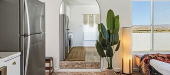 Cozy Getaway, Fire Pit & Stargazing Near Joshua Tree National Park, Relax & Work