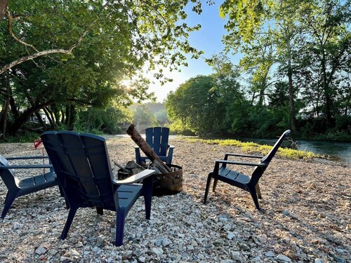 Vintage Creekside Motel in Hollister Mo (06)
