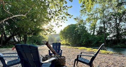 Vintage Creekside Motel in Hollister Mo (06)