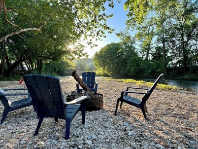 Vintage Creekside Motel in Hollister Mo (06)