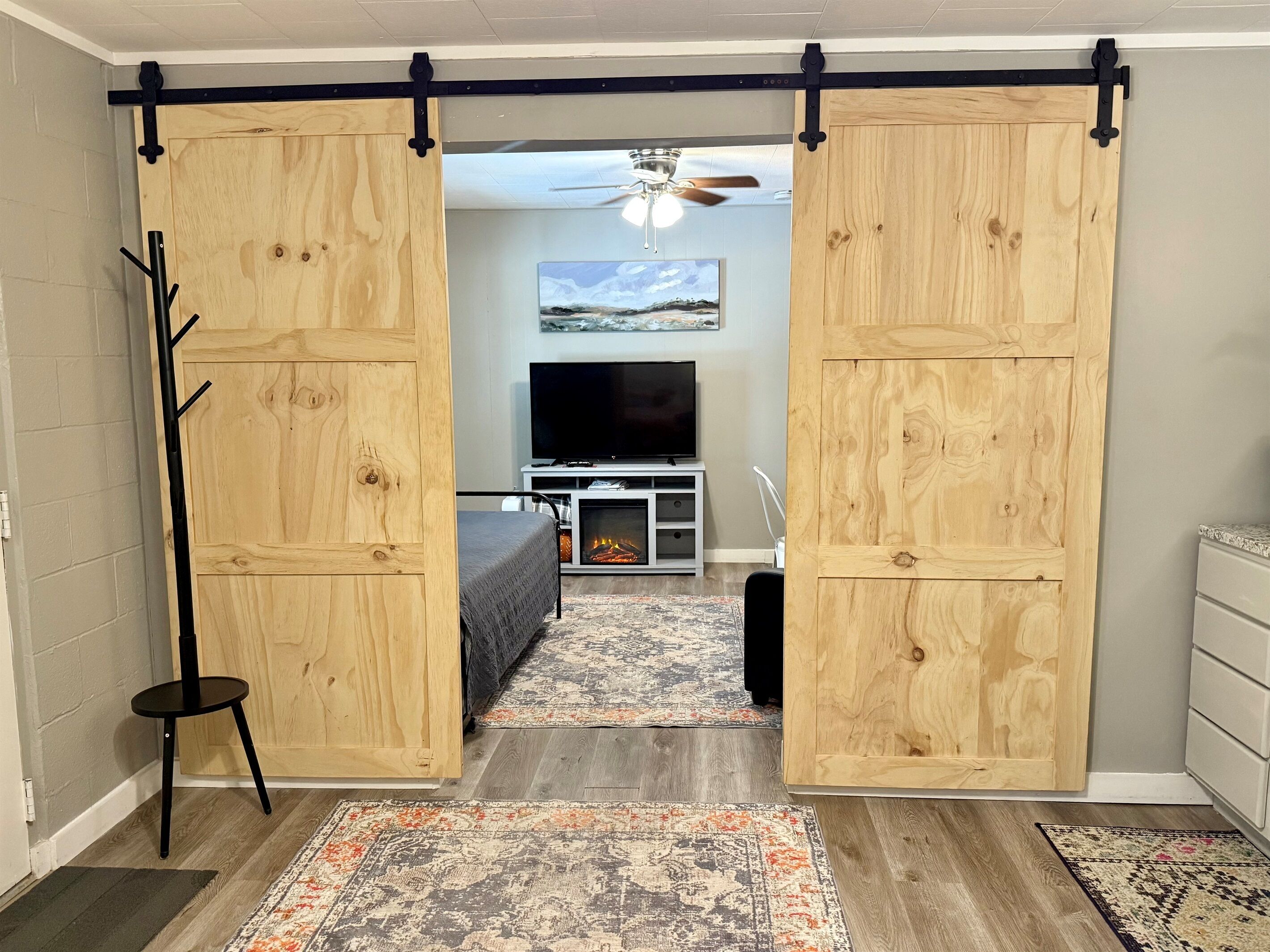 3 bedrooms, iron/ironing board, travel crib, WiFi