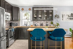 Private kitchen - ✪ Ramsay Manor - Walk to Stampede in 10 mins ✪ (Calgary)