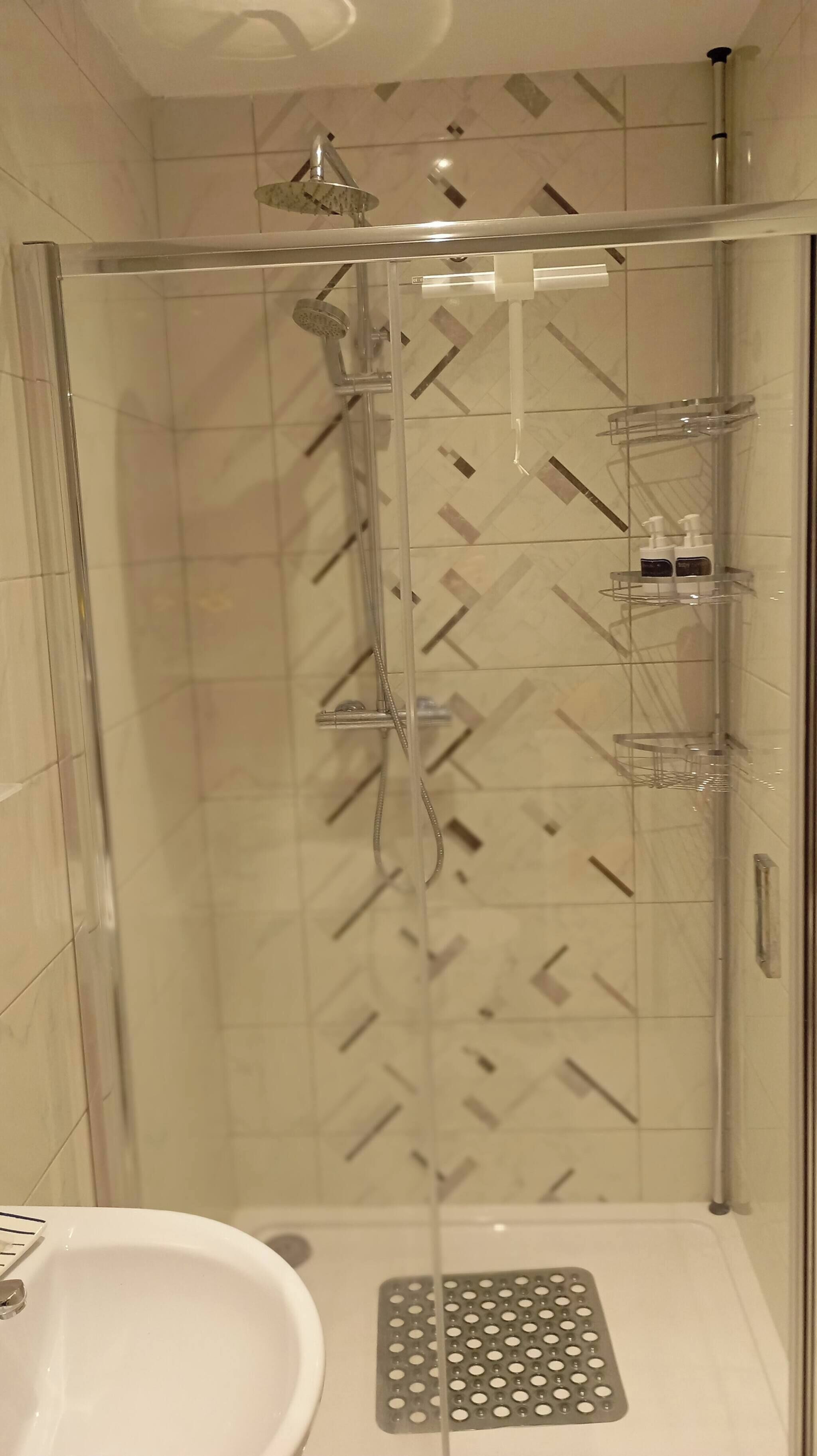 Room, 1 Bedroom | Bathroom
