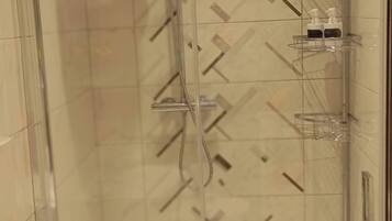 Room, 1 Bedroom | Bathroom