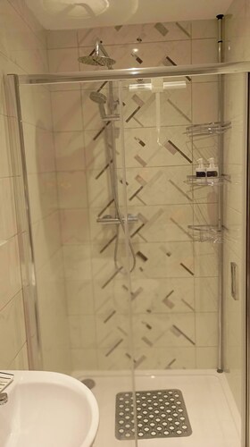 Room-tranquil Ensuite Room With Garden V
