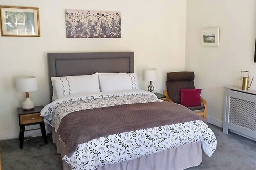 Room-tranquil Ensuite Room With Garden V