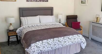 Room-tranquil Ensuite Room With Garden V