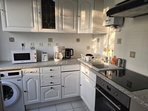 Private kitchen - Sejour eau vive, 3 bedrooms Near metro and créteil village (Créteil)