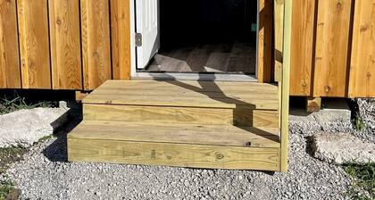 Cozy 1-bedroom cabin in peaceful Jameson with AC