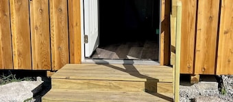 Cozy 1-bedroom cabin in peaceful Jameson with AC