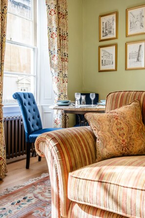 Dining - Stunning 1 Bedroom Flat in Central Bath (Bath)
