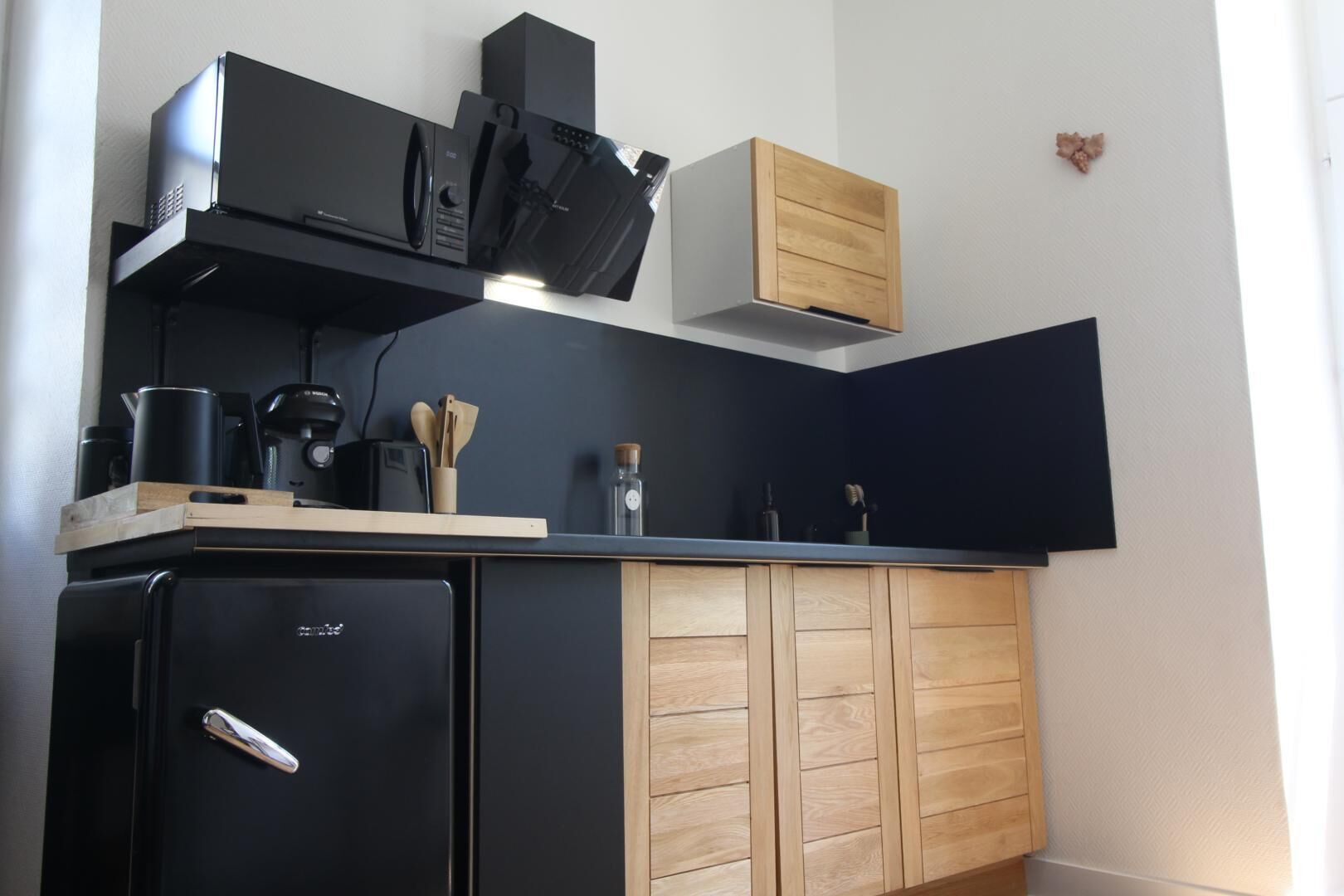 Fridge, oven, stovetop, highchair