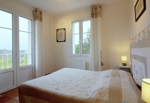 2 bedrooms, iron/ironing board, travel cot, Internet - GITE CLOS L'EGLISE - PUISSEGUIN (PUISSEGUIN)
