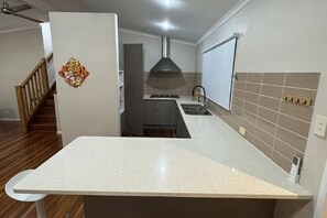 Private kitchen - Convenient&Spacious/freeParking3Bed2Bath/BigFamily (Cannon Hill)