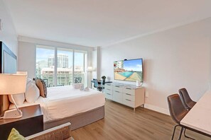 WiFi, bed sheets - Studio w/ Bay & City Views at The Arya (Miami)