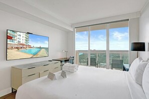 2 bedrooms, iron/ironing board, WiFi, bed sheets - 20th Floor 2BR Suite w/ Bay Views & Kitchen (Miami)
