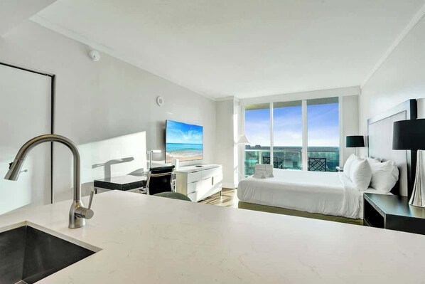 2 bedrooms, iron/ironing board, WiFi, bed sheets - 20th Floor 2BR Suite w/ Bay Views & Kitchen (Miami)
