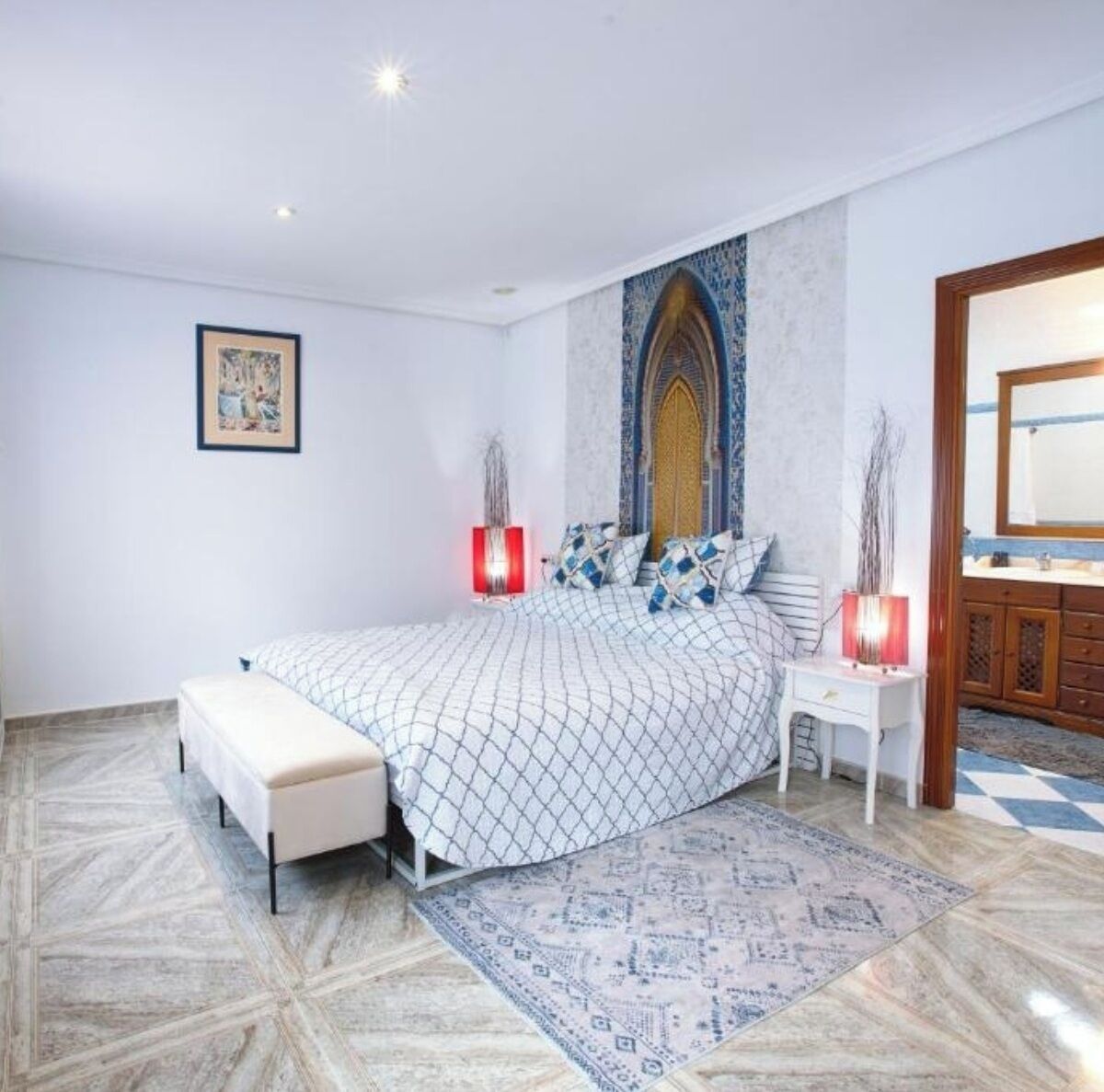 Tabla de planchar con plancha, Internet, ropa de cama