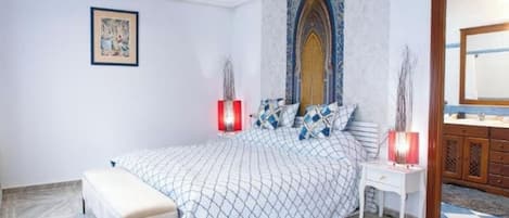 Iron/ironing board, internet, bed sheets