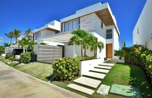 Exterior - Elegant 4-bedroom villa in wonderful Punta Cana with private pool and yaths. (punta cana)