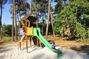 Children's area - Apartment Le Trésor du Lac Casteljaloux Comfort Swimming pool Wifi Car park Spa (Casteljaloux)