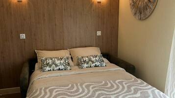 Coffres-forts dans les chambres, fer et planche Ă repasser