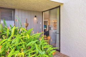 Exterior detail - KBM Resorts | 3 Free Cars | Napili Point | Water Front | 3 Units, 3 Bedrooms | NAP ML-3933 (Lahaina)