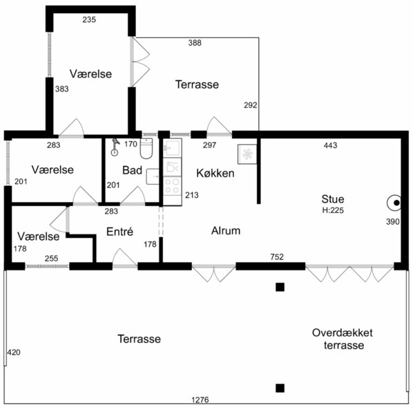 A hotel floor plan with multiple ensuite rooms, a kitchen, a bathroom, and a terrace. - Cozy holiday home in peaceful Bredfjed (Rødby)