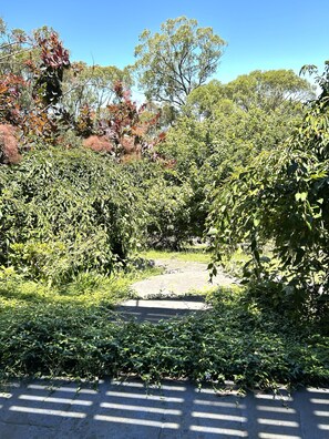 Property grounds - Panoramic Healesville Retreat in the heart of the Yarra Vallley Wine Region (Healesville)