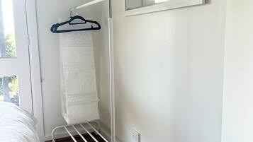 2 chambres, fer et planche Ă repasser, Wi-Fi gratuit, draps fournis