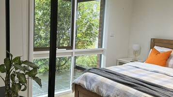 2 bedrooms, iron/ironing board, free WiFi, bed sheets