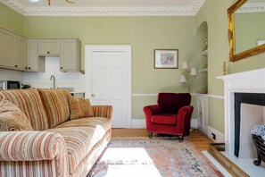 Living area - Stunning 1 Bedroom Flat in Central Bath (Bath)