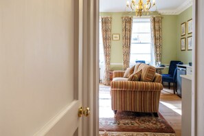 Living area - Stunning 1 Bedroom Flat in Central Bath (Bath)