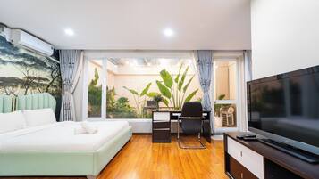 Superior Penthouse, 4 Bedrooms, Terrace, City View | Premium bedding, down comforters, pillowtop beds, individually decorated