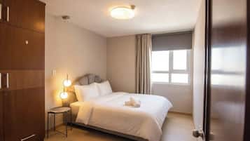Apartamento luxo, 3 quartos, banheira de imersão, vista para a cidade | Comodidades do quarto