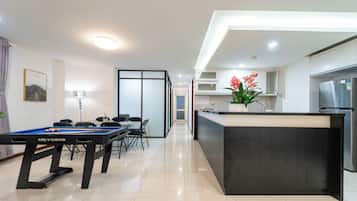 Superior Penthouse, City View | Living area