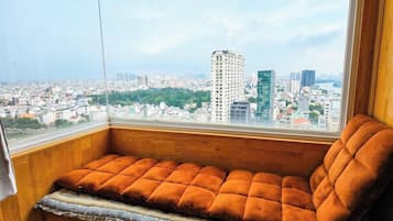 Deluxe Apartment, 3 Bedrooms, Ensuite, City View | Room amenity