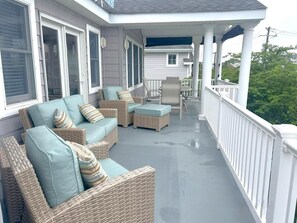 Terrace/patio - Spacious 5BR Ocean City Retreat – Sleeps 12, Deck, Garage & Beach Gear. Perfect for Families (Ocean City)