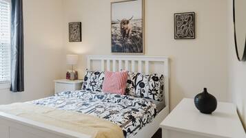 Iron/ironing board, WiFi, bed sheets
