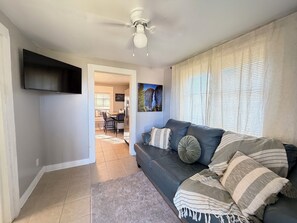 Living area - Excellent 1-bedroom apartment with AC in charming Pensacola (Pensacola)
