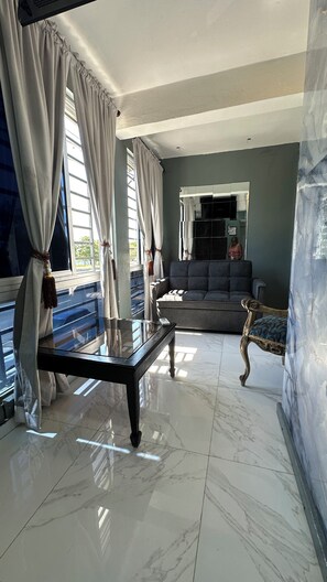 Interior - Studio facing the sea (Santo Domingo)