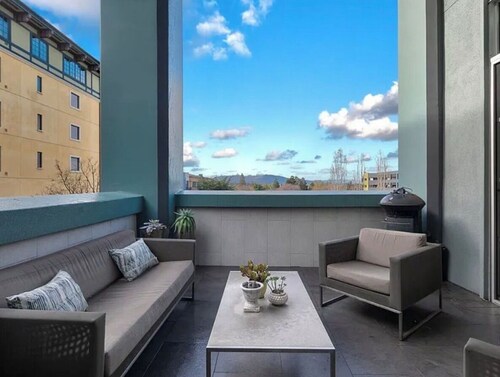 Lovely 4-bedroom/3 full bathroom condo with AC in enjoyable Santana Row