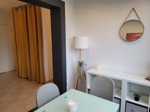 Interior - Spacious studio in residence with swimming pool close to all amenities (Mougins)