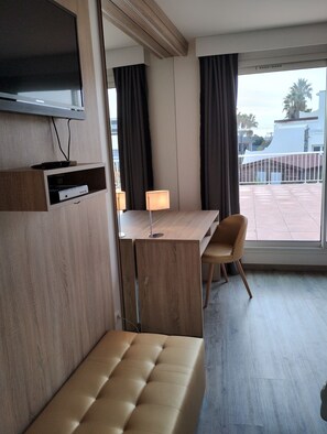 Living area - Le Jardin d'Eden 220 - Suite Junior Supérieure - 2 people (AGDE)