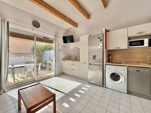 冰箱、微波炉、厨具/餐具