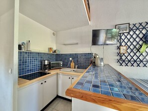 Fridge, microwave, cookware/dishes/utensils - CAP D'AGDE - La Pinède // Réf 0341 (CAP D'AGDE)