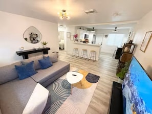 Smart TV - Welcome to La Casita, your private and cozy escape in the heart of North Miami🌴✨ (Miami)